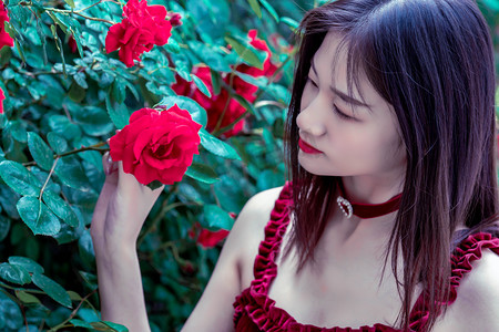 国家移民管理局：今年上半年3.33亿人次出入境